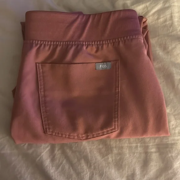 Figs. Size M. Joggers. Reg. Length. - Picture 2 of 3